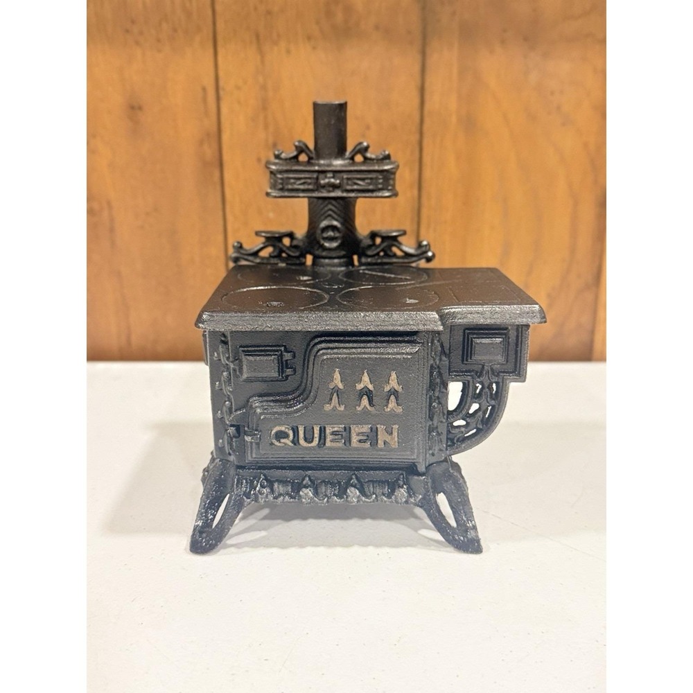 VTG Queen Miniature Cast Iron Toy Cook Stove Salesman Sample